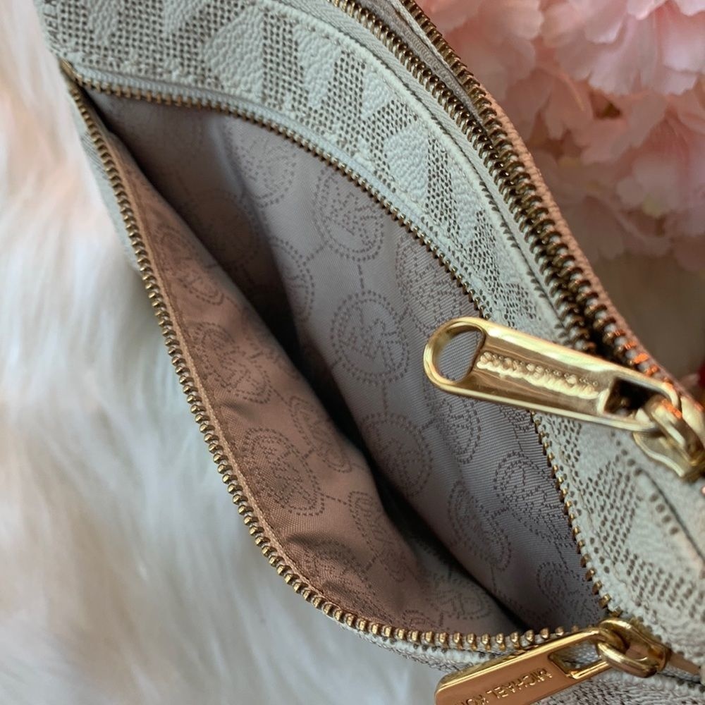 MICHEAL KORS FASHION WRISTLET - Picture 6 of 16